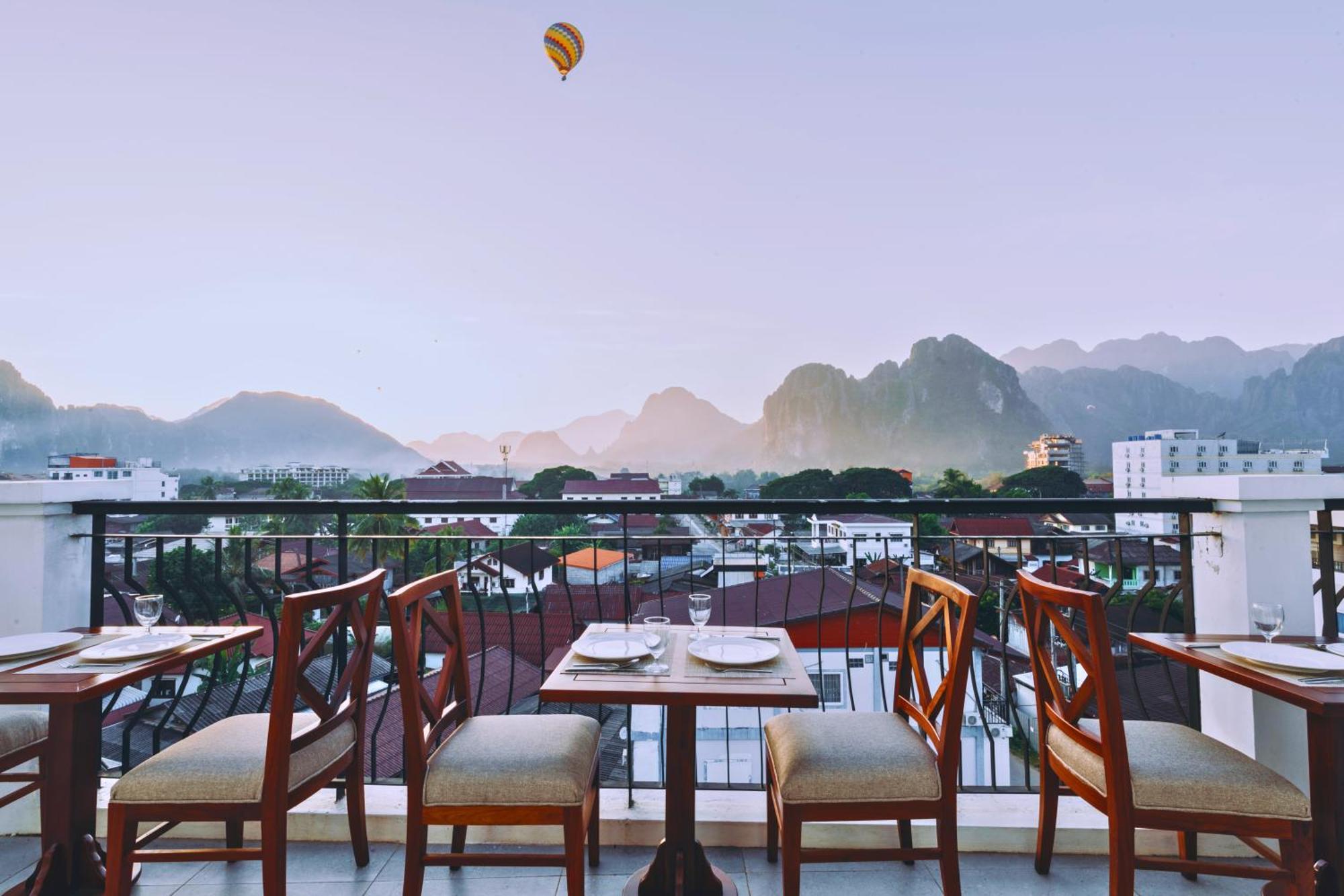 Oudomsin Vangvieng Hotel Ванг Виенг Екстериор снимка