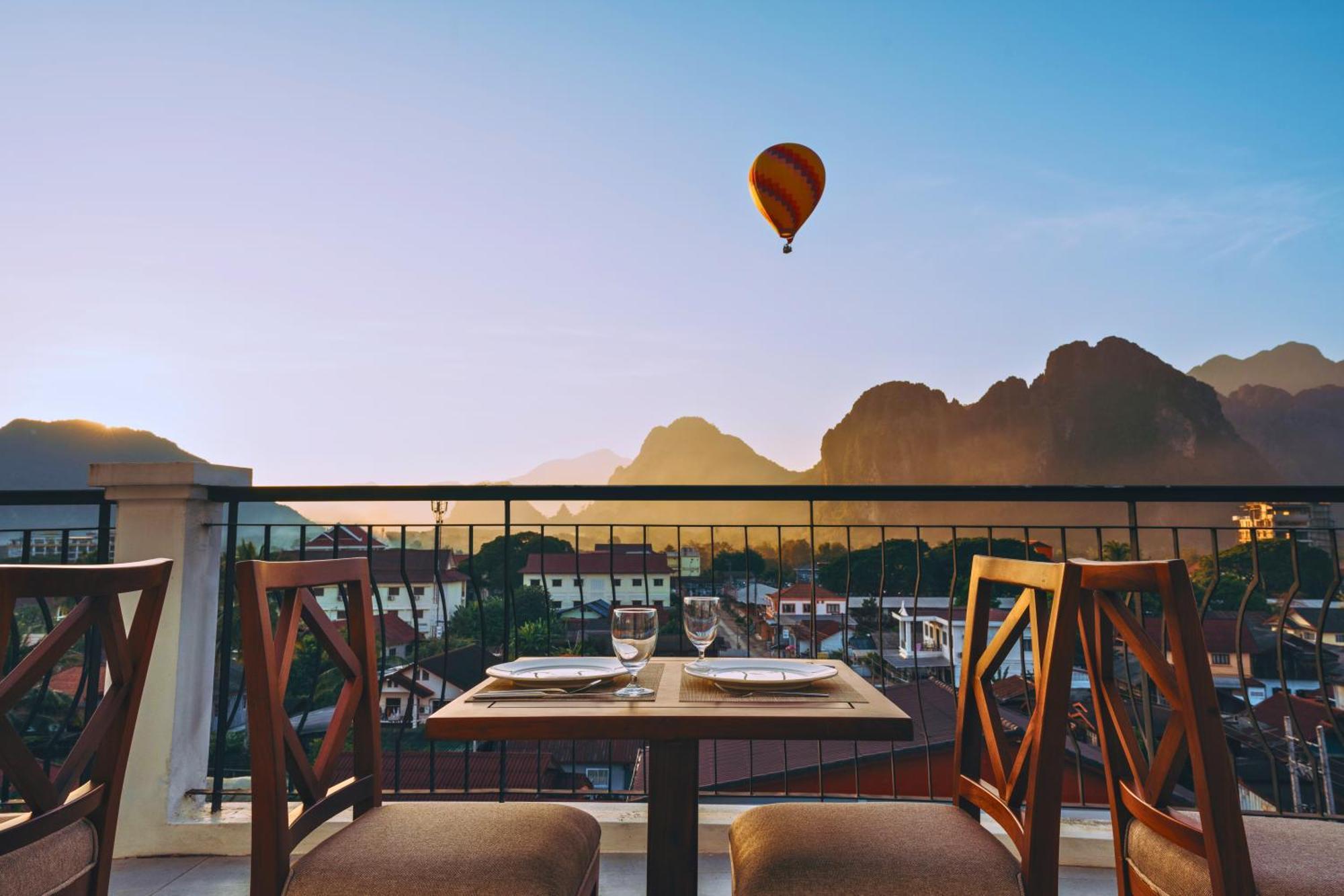 Oudomsin Vangvieng Hotel Ванг Виенг Екстериор снимка