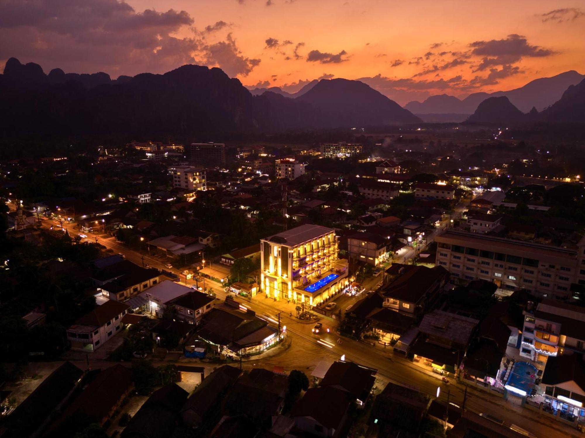 Oudomsin Vangvieng Hotel Ванг Виенг Екстериор снимка